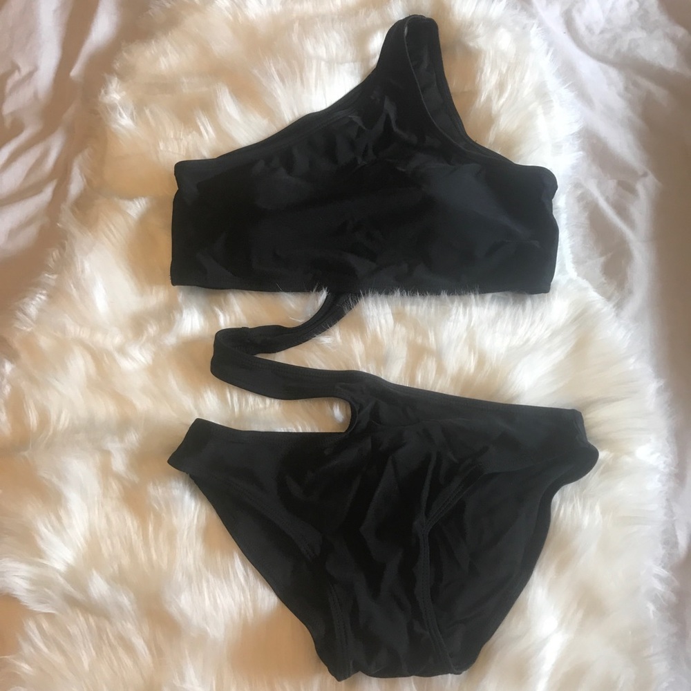 Black bathing suit - Picture 4 of 4